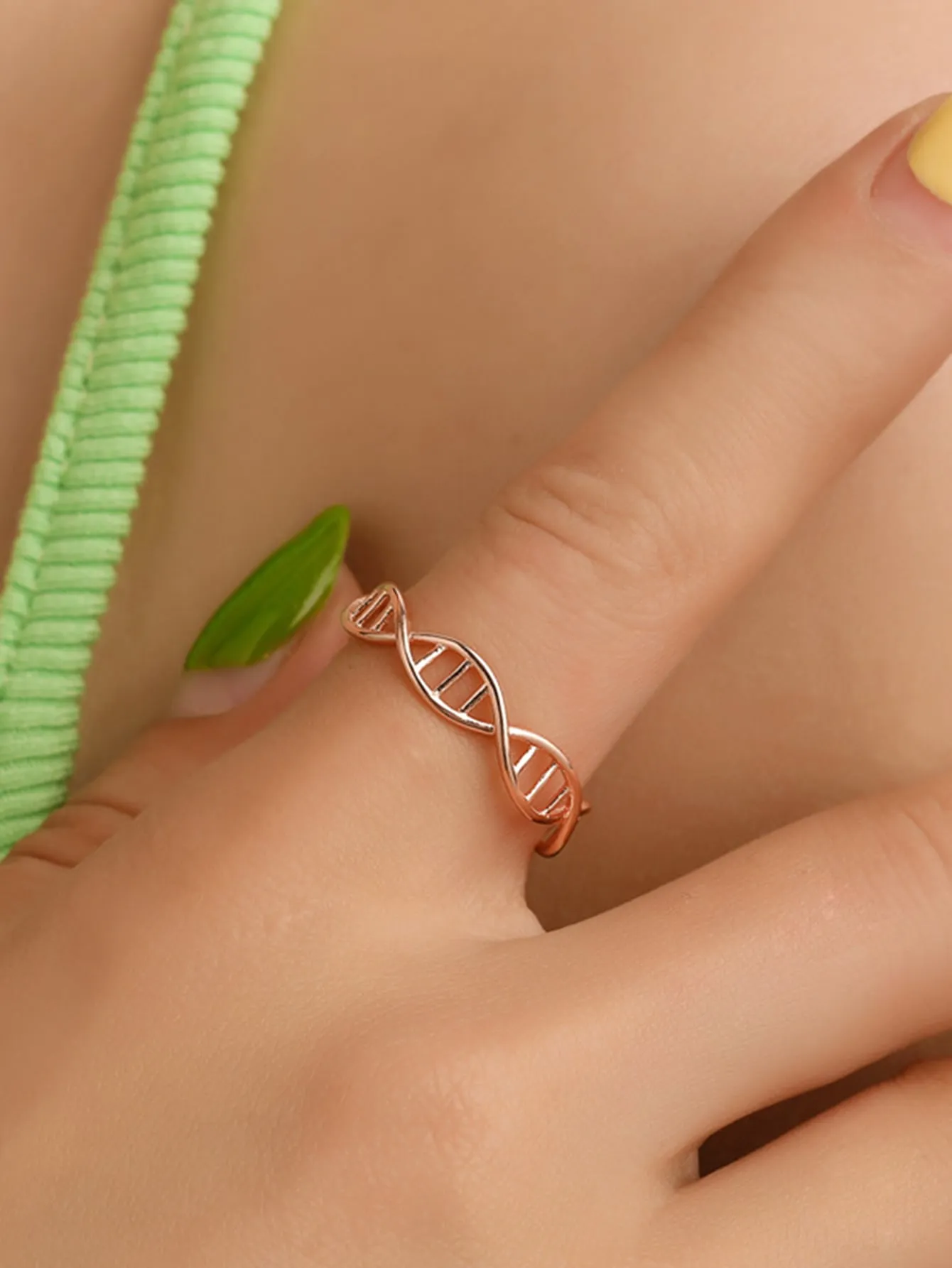 1 pieza Anillo abierto cruzado con lineas geometricas simples, adecuado para uso diario de mujer